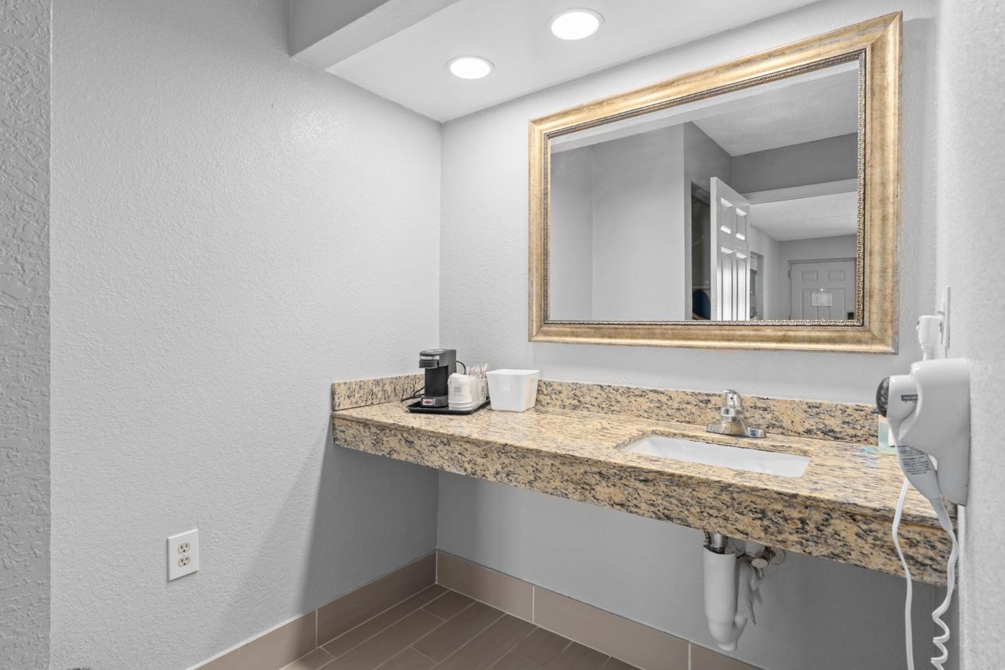 Baymont By Wyndham Orlando East Hotell Alafaya Exteriör bild