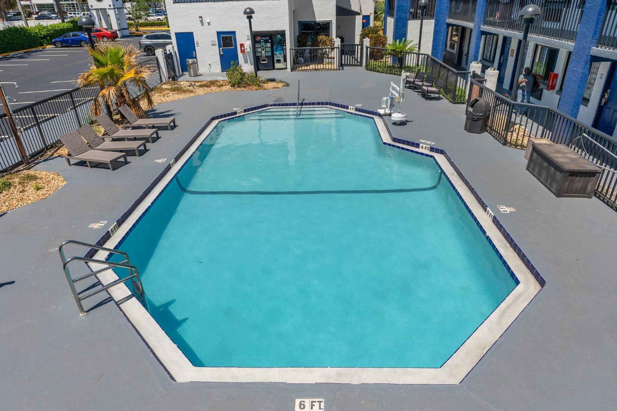 Baymont By Wyndham Orlando East Hotell Alafaya Exteriör bild
