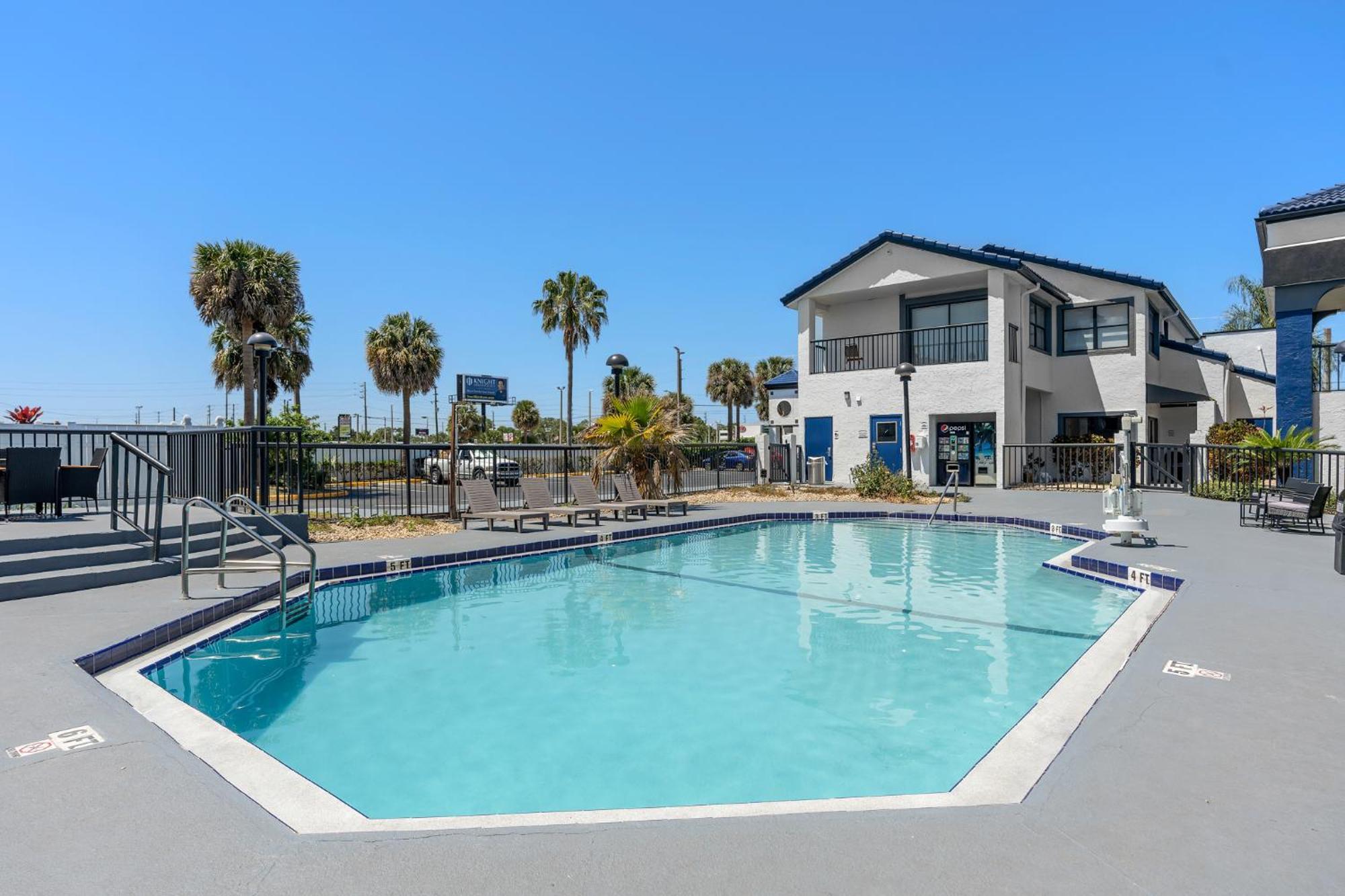 Baymont By Wyndham Orlando East Hotell Alafaya Exteriör bild