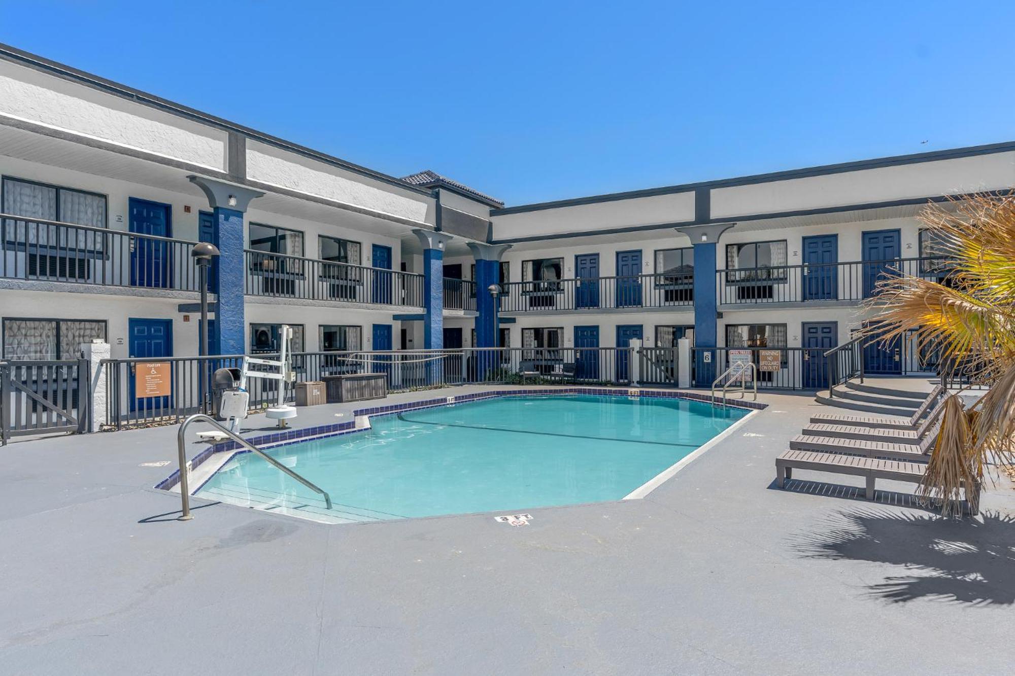 Baymont By Wyndham Orlando East Hotell Alafaya Exteriör bild