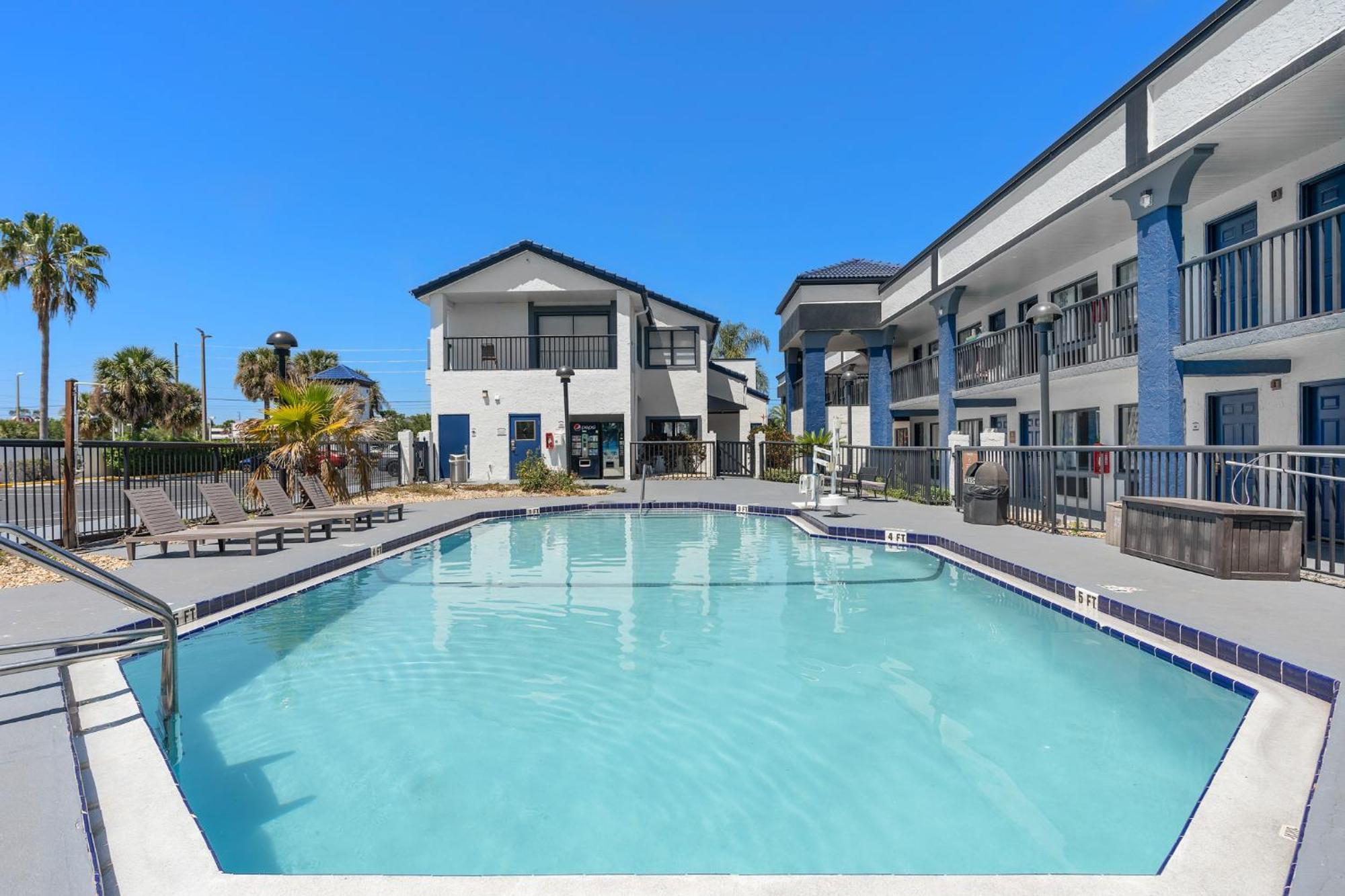 Baymont By Wyndham Orlando East Hotell Alafaya Exteriör bild