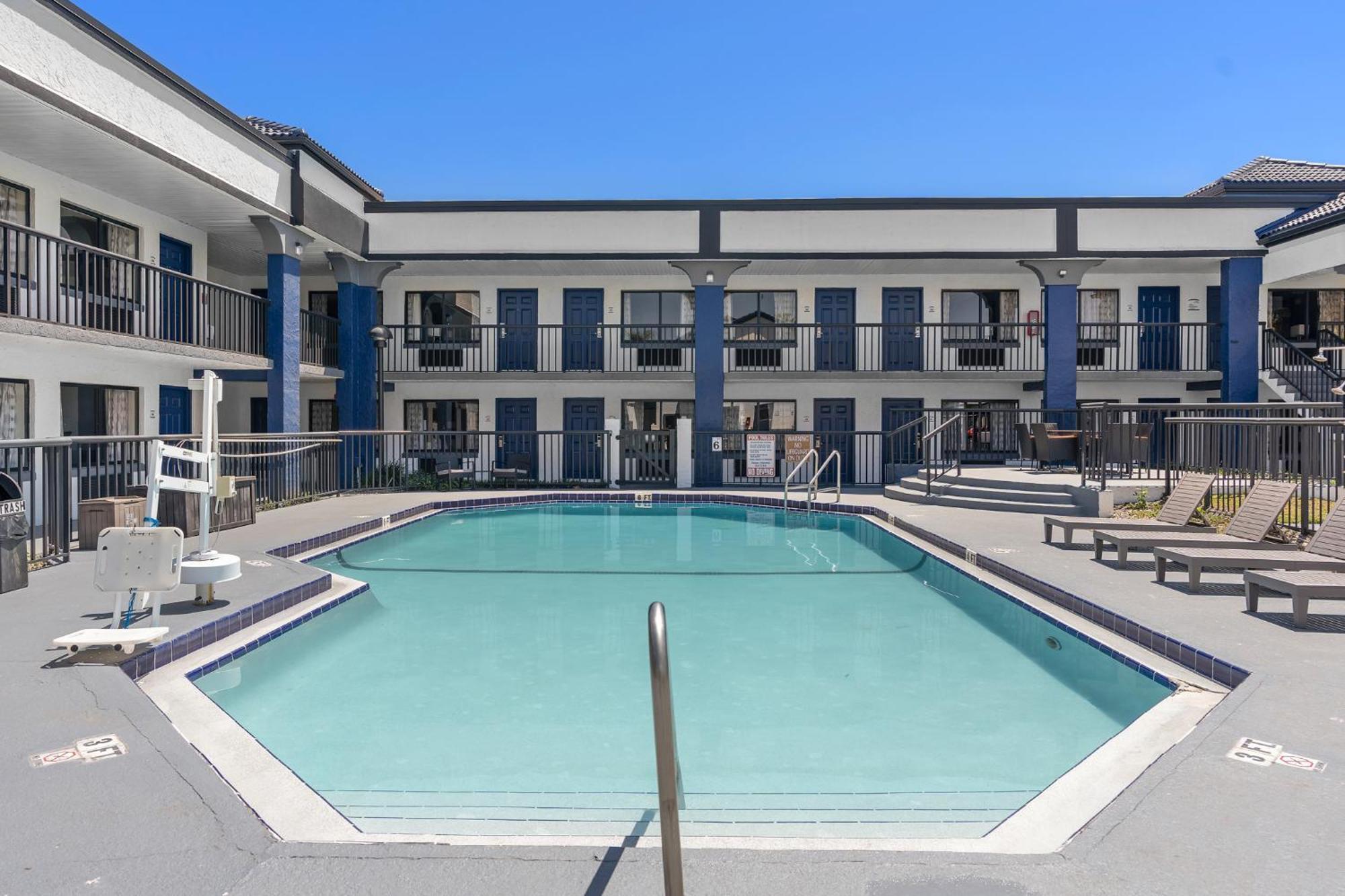 Baymont By Wyndham Orlando East Hotell Alafaya Exteriör bild